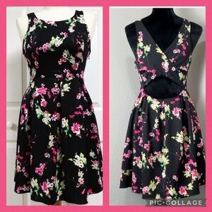 Express EUC Floral back cut out mini fit and flare dress size 12 stretchy